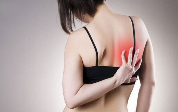 Dorsago, dat gepaard gaat met thoracale osteochondrose, manifesteert zich als scherpe pijn bij bewegen